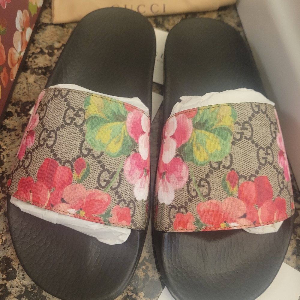 Gucci Bloom slides